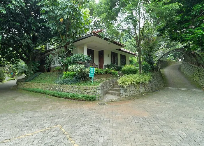 Reddoorz Resort @ Cimahpar Bogor